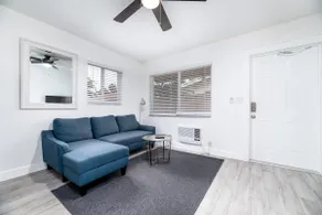 Comfy Condos at Middle River Apt 3 - Image 4