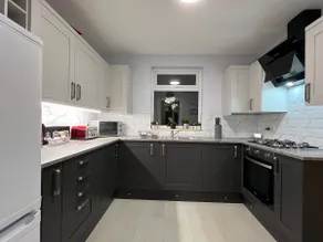 Newly Refurbished 4 bedroom house/Free parking - Image 3