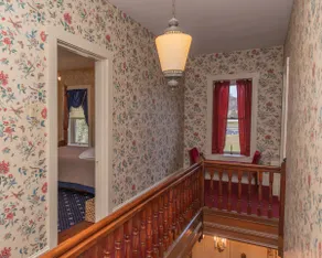 Enjoy a charming stay at Gladiolus! - Image 3