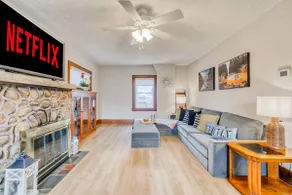 Niagara Farmhouse Cottage with Attic & Heated Pool - Image 4