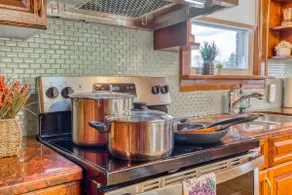 Niagara Farmhouse Cottage with Attic & Heated Pool - Image 5