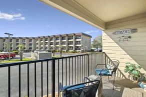 1BR/1BA-HHBT/Direct Beach Access - Image 3