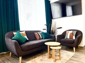 LeNi Living Center: Huge! Prestigious! Quiet! - Image 4