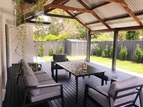 Central, spacious & detached house near the river. - Image 2