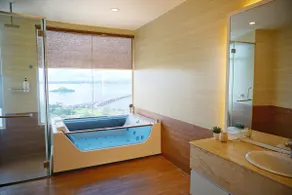 Penang Infinite Seaview | Sleeps 7 | Nr USM/Queensbay - Image 4
