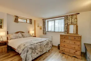 Luccombe at Duddings - sleeps 6, indoor pool etc - Image 5