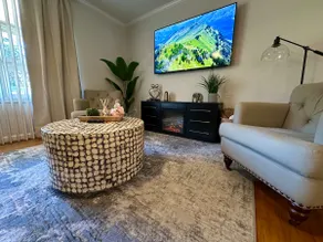 Luxurious Modern Home Amazing location - Image 2