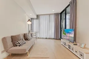Stylish 1BR Entire CBD Apt 5 Minutes Train Station - Image 2