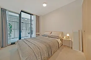 Stylish 1BR Entire CBD Apt 5 Minutes Train Station - Image 3