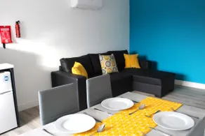 Lovely 3 bed apartment (8)Free parking and Wi-fi - Image 3