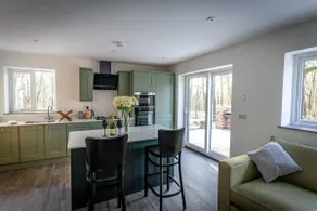 Padley; woodland lodge with hot tub for 2-4 in the Staffordshire Moorlands - Image 4
