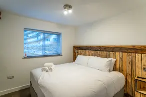 Padley; woodland lodge with hot tub for 2-4 in the Staffordshire Moorlands - Image 3