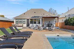 Gloria Manor - 2 blocks to Magnolia & 3 mins to BU - Image 3