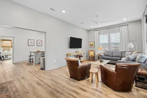 Gloria Manor - 2 blocks to Magnolia & 3 mins to BU - Image 5