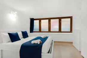 The Smart Stay – 6 Pax + Private Parking - Image 2