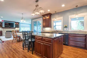 4 Ensuite Resort Living 12+ Pool & Tons of Fun - Image 3