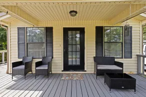 Piney Woods Guest Cottage - Image 4