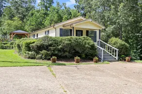 Piney Woods Guest Cottage - Image 2