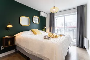 Serene Cozy King Suite w/Patio, Parking,DT&Airport - Image 2