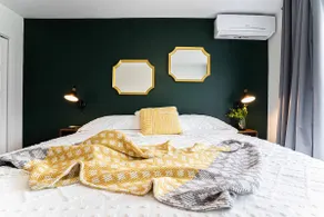 Serene Cozy King Suite w/Patio, Parking,DT&Airport - Image 4