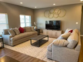 Cozy large family home. - Image 3