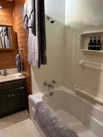 Cassiar Place (Upstairs Suite) - Image 5