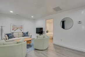 Tranquil Two Bedroom Retreat - Image 3