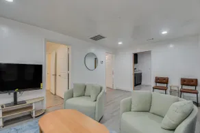 Tranquil Two Bedroom Retreat - Image 5