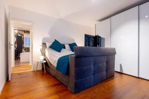 LiT LiVING: Luxury - Box Spring - Workspace - 3 BR - Image 4