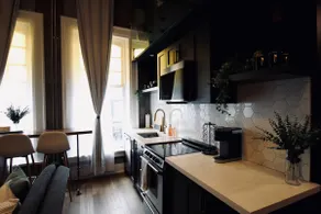 Spacious Downtown Loft - Image 4