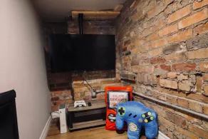 Spacious Downtown Loft - Image 5