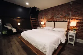 Spacious Downtown Loft - Image 2