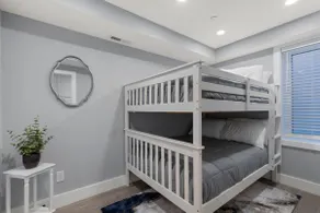 Prime Location+Steps from HStreet Corridor+Laundry - Image 5