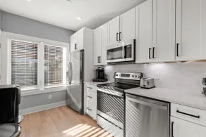Prime Location+Steps from HStreet Corridor+Laundry - Image 4