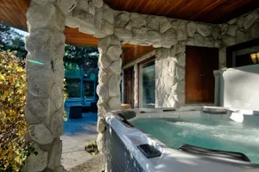 Spacious Retreat: Pool, Hot Tub, Poker, Sleeps 19 - Image 2