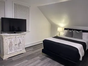 Cozy studio w/private entrance - Image 3