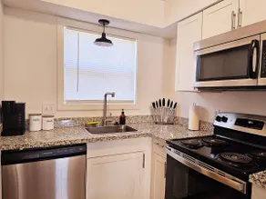 Cozy 2-Bedroom Haven: Sleeps 5! - Image 3