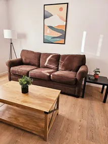 Cozy 2-Bedroom Haven: Sleeps 5! - Image 4