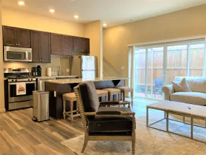 Luxurious Family Friendly Townhome Great Location - Image 3