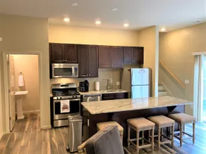 Luxurious Family Friendly Townhome Great Location - Image 4
