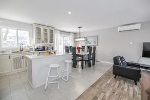 Family Oasis: 4BR & Full Kitchen & 2 Living Rooms - Image 2
