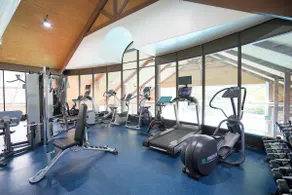 Modern, fully renovated Studio! - Image 5