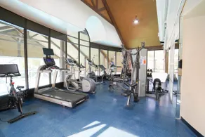 Modern, fully renovated Studio! - Image 3