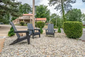 Your Perfect Summer Vacation Spot by the Lake! - Image 4