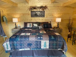 Cozy One Bedroom Glamping Cabin for Two Adults - Image 2