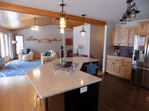 Belle retraite de 4 BDRM sur le lac Loon avec sauna et rivage sablonneux! - Image 3