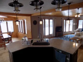 Belle retraite de 4 BDRM sur le lac Loon avec sauna et rivage sablonneux! - Image 2