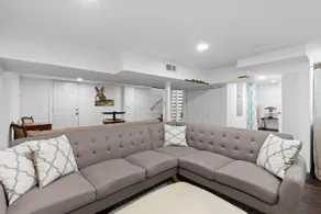 Stunning Downtown Views with Deck & Hottub - Image 4