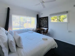 The Alice. Art, top location, huge sunny yard - Image 5