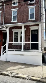 South Side Beauty 4br,2 bath. Central air, parking - Image 4